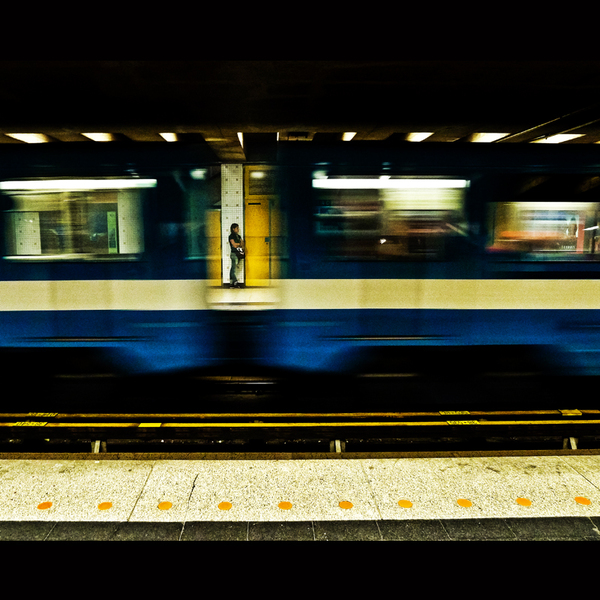 Waiting train by cameraflou d5ll1xv
