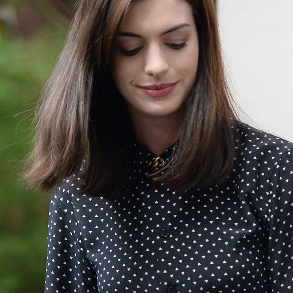 Anne hathaway on the set of the intern in new york 1